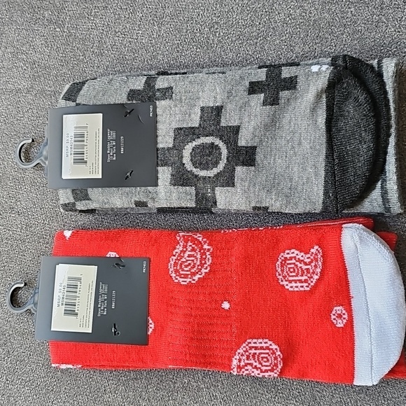 NWT Set Of 2 Pairs Socks Steve Madden Cushioned Crew Socks Paisley Geometric - Picture 5 of 6